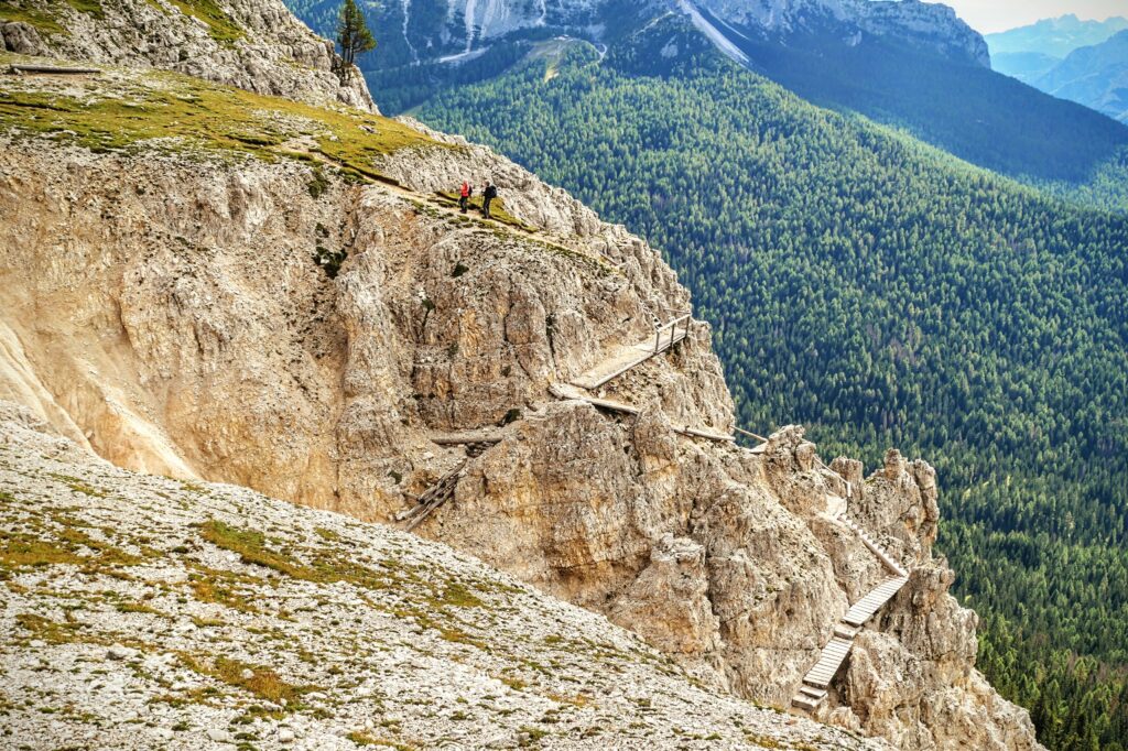 Pericoli durante un'escursione in montagna: come riconoscerli e affrontarli